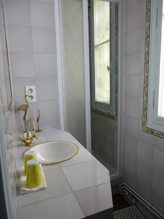 Charonne 2 Bed & Breakfast 4*